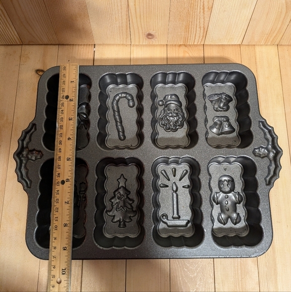 Nordic Ware Holiday-Themed Gray Baking Mold - Picture 1 of 7
